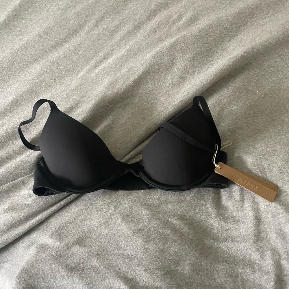 SKIMS Classic Black Plunge Bra